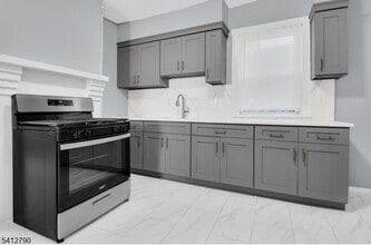 Building Photo - 139 S 8th St