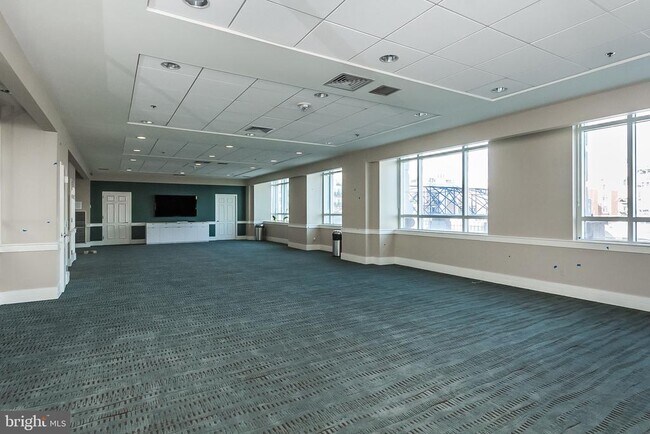 Building Photo - 100 Harborview Dr