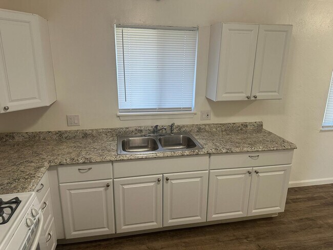 Building Photo - 17502 Rd 64