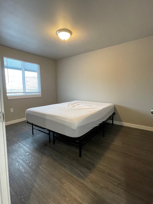 Building Photo - Grand Coulee Apartments
