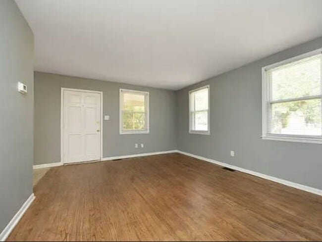 Building Photo - Charming Renovated Ranch – Turn-Key Ready in a Prime Raleigh Location