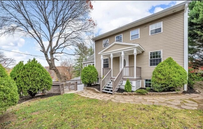 Building Photo - Arlington