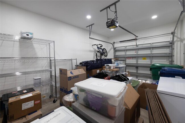 Building Photo - 345 NE 194th Ln