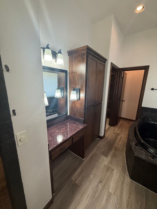 Building Photo - 3 bed plus office, Neighborhood amenities include a neighborhood pond, Pool and playground!