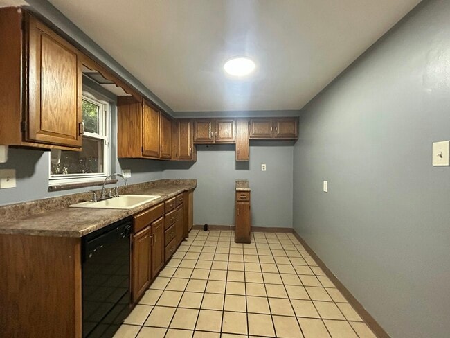 Building Photo - 1718 McNary Blvd