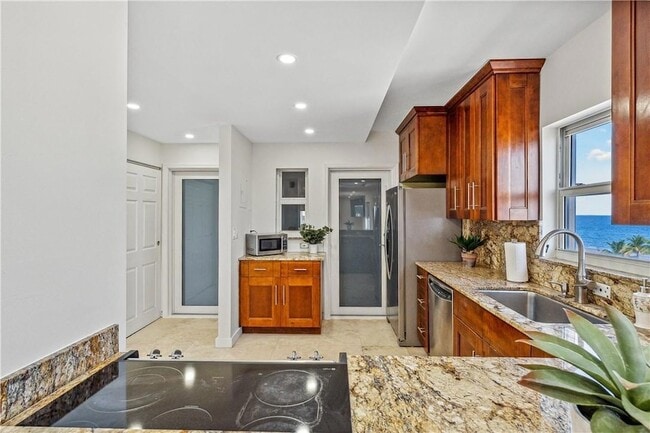 Building Photo - 320 S Surf Rd