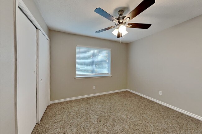 Building Photo - 7402 Grackle Dr