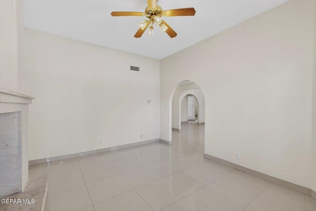 Building Photo - 664 Rosinante Rd