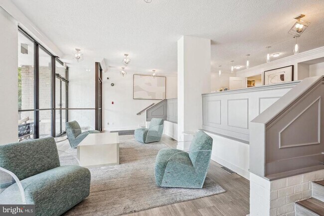 Building Photo - 118 Monroe St