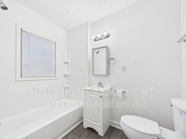 Building Photo - 1513 Rowland Ave