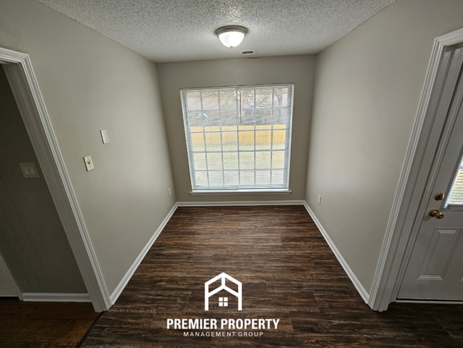 Building Photo - 5740 Fox Bend Ave