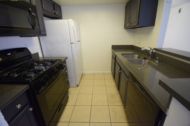 Building Photo - Atrium Apartments