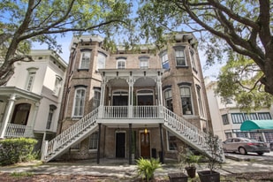 Building Photo - 208 W Hall St