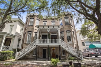 Building Photo - 208 W Hall St