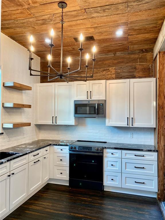 Building Photo - 305 Hall St