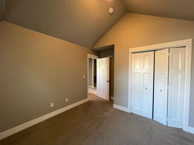 Building Photo - 1908al