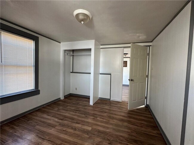 Building Photo - 24 Vale St