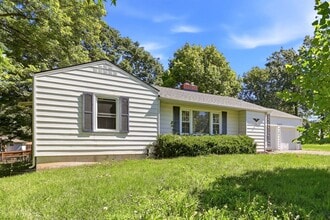 Building Photo - Charming 4-bedroom, 1.5-bath home available now