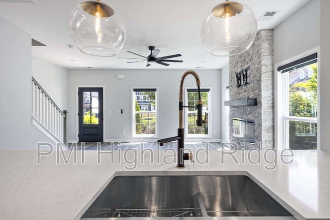 Building Photo - 6084 Ivory Ln