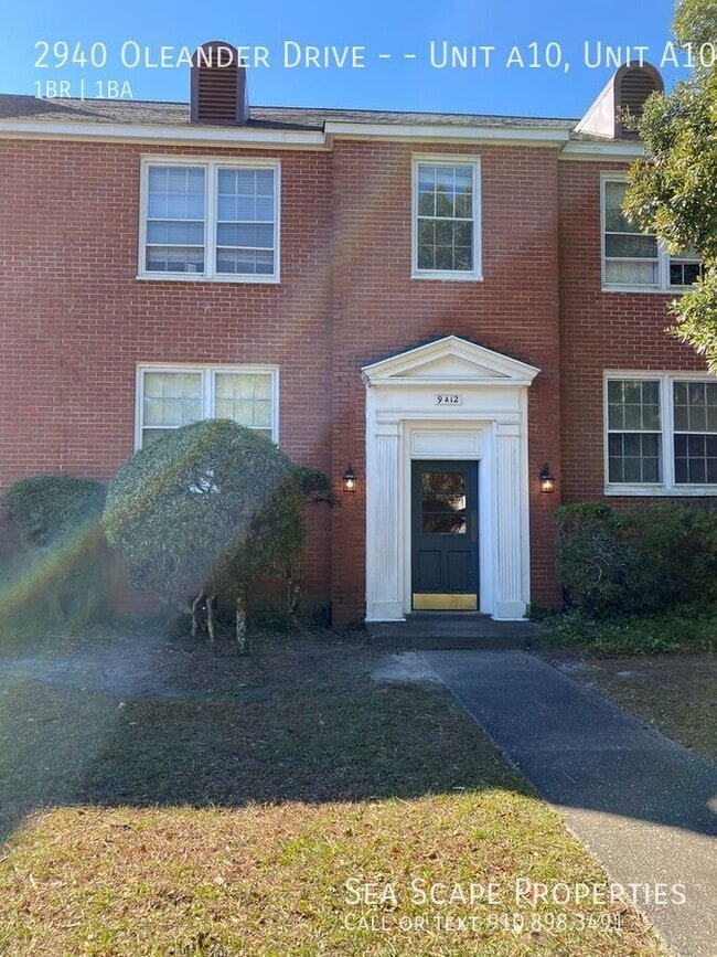 Building Photo - 2940 Oleander Dr