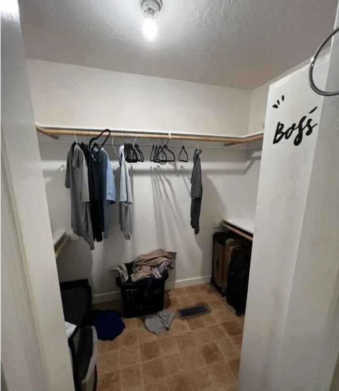 Building Photo - 225 Charger Ln