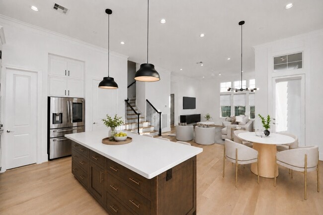 Building Photo - 4005 Woodshire Vlg Ests