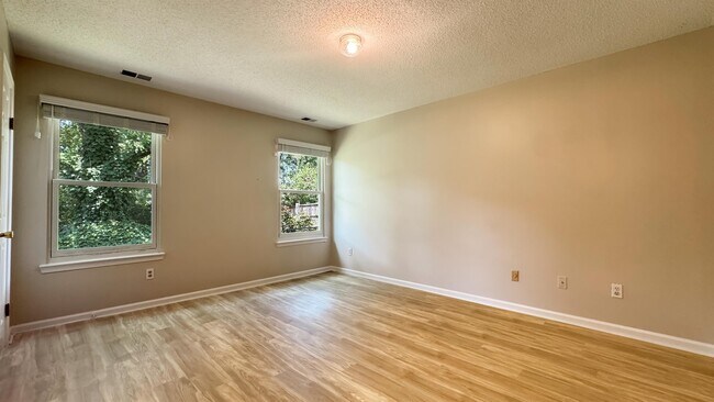 Building Photo - 5568 Annandale Dr