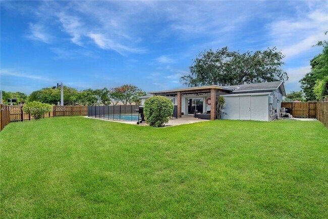 Building Photo - 10591 SW 122nd Ct