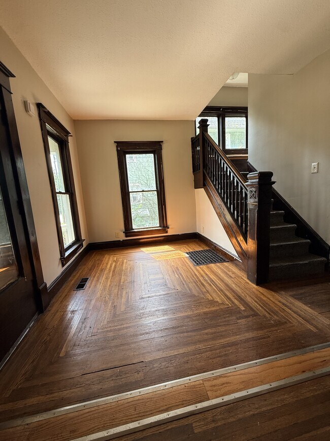 Building Photo - 430 Elmwood Pl