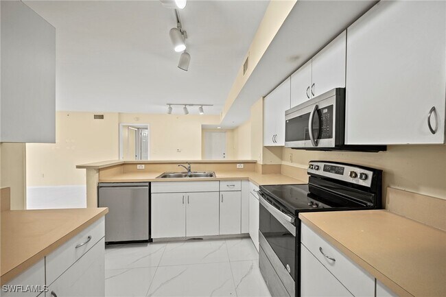 Building Photo - 1820 Florida Club Cir