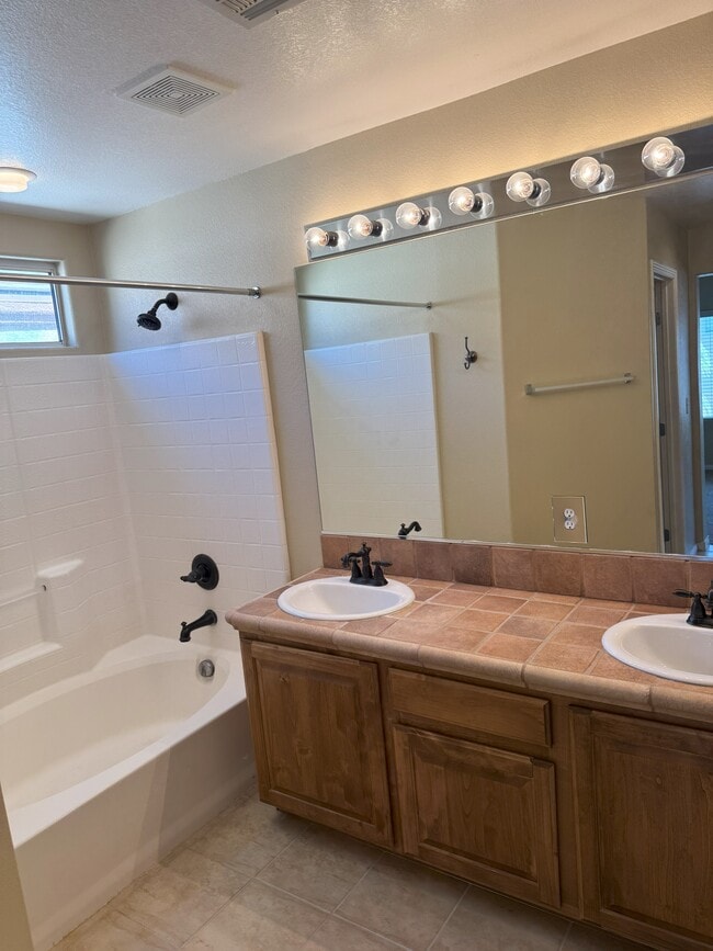 Building Photo - 10633 Chestnut Timber Ct