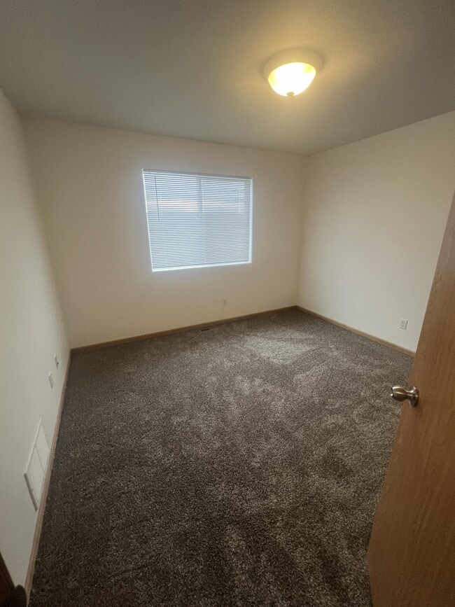 Building Photo - 3322 8th St W