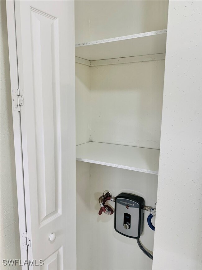 Building Photo - 826 Wiggins Pass Rd