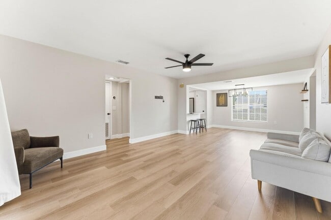 Building Photo - 2431 Heron Terrace