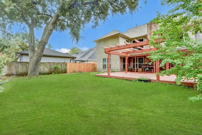 Building Photo - 15606 Dawnbrook Dr