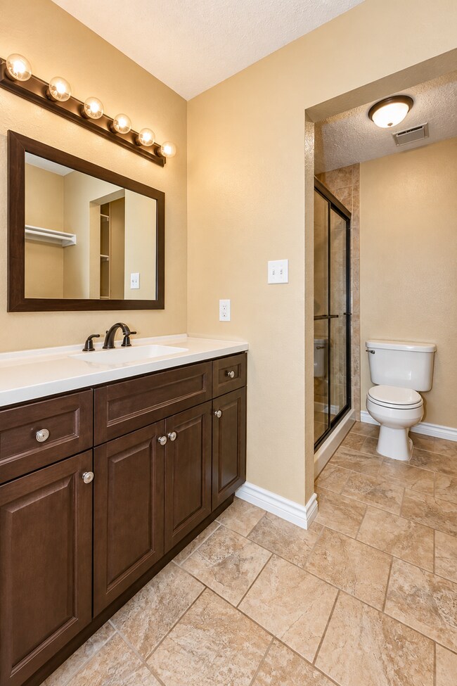 Building Photo - 1147 Royal Crest Dr