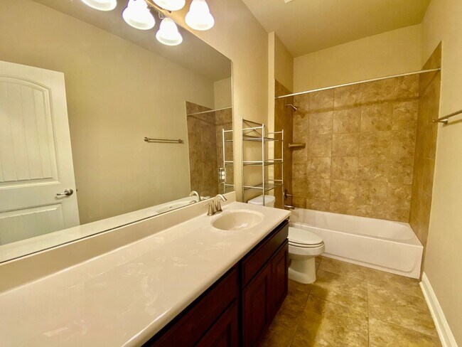 Building Photo - 3 Bedroom 2.5 Bathroom Detached Condo in South Austin!!