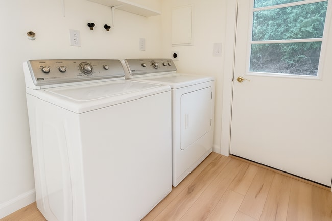 Building Photo - 258 N Country Rd