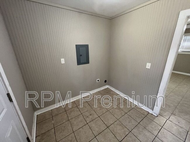 Building Photo - 5863 Denova St