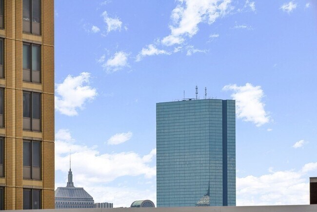 Building Photo - 2 Earhart St