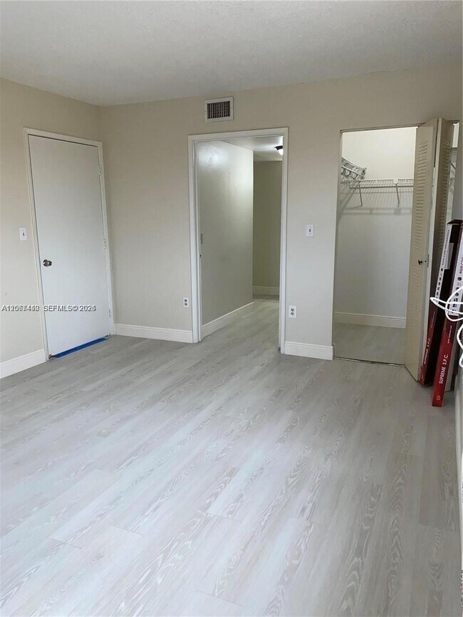 Building Photo - 14931 SW 82nd Ln