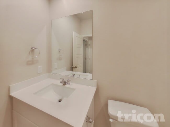 Building Photo - 13681 Paxton Blvd