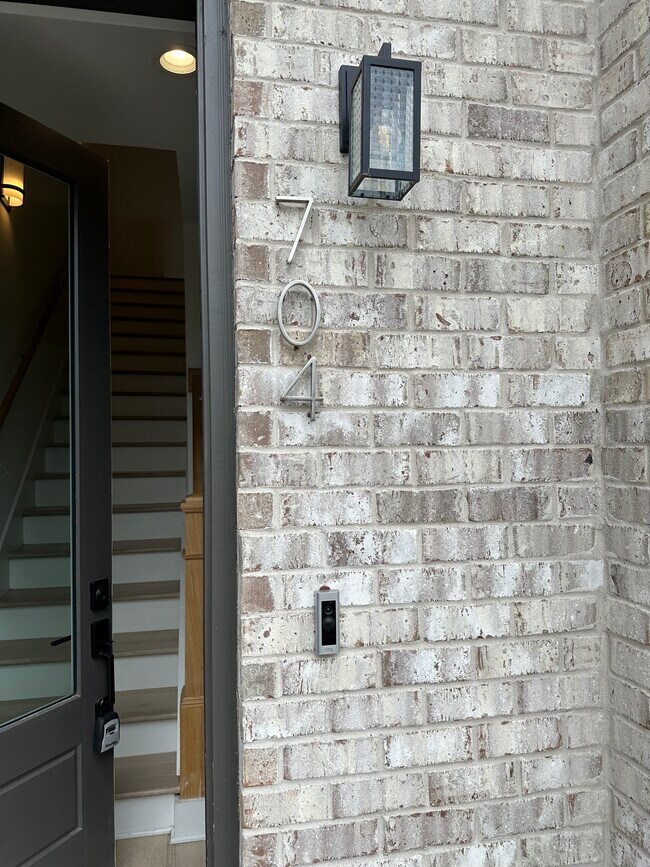 Building Photo - 704 Inspiration Blvd