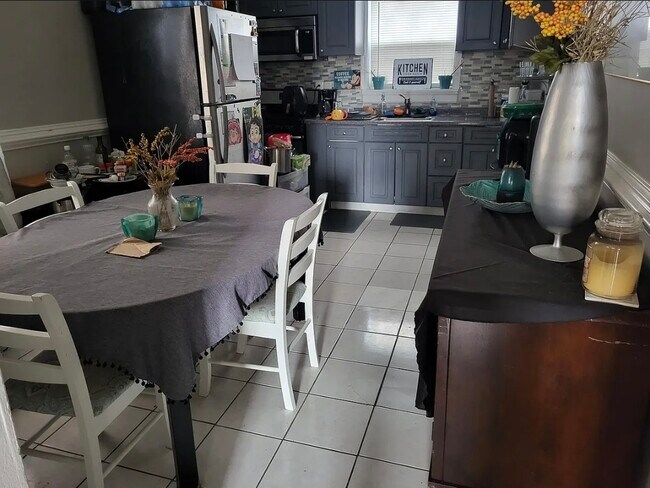 Building Photo - 8409 Navahoe Dr