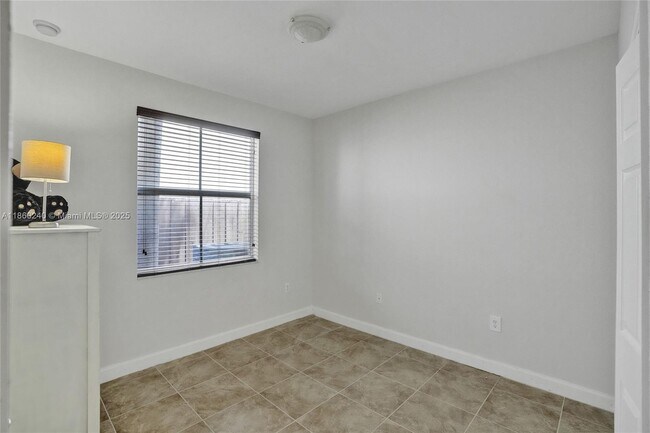 Building Photo - 15385 SW 93rd Ln