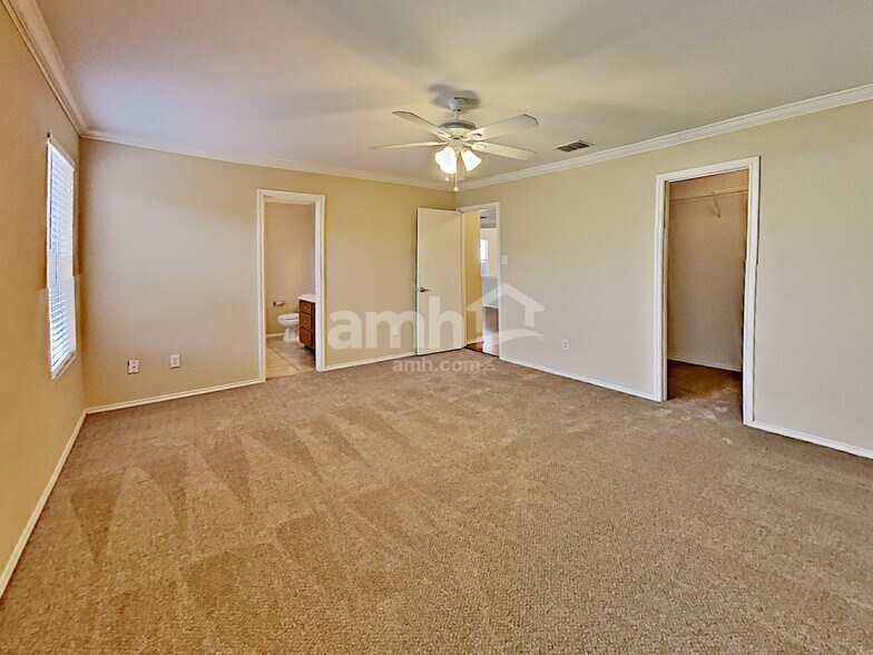 Building Photo - 24727 Maple Crest