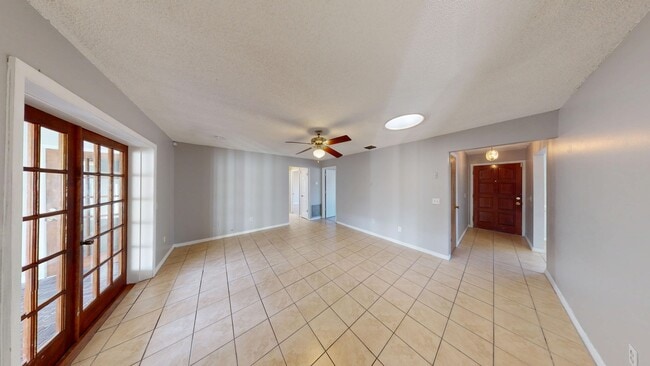 Building Photo - 3 Bed / 2 Bath Home In Deltona Available NOW!!