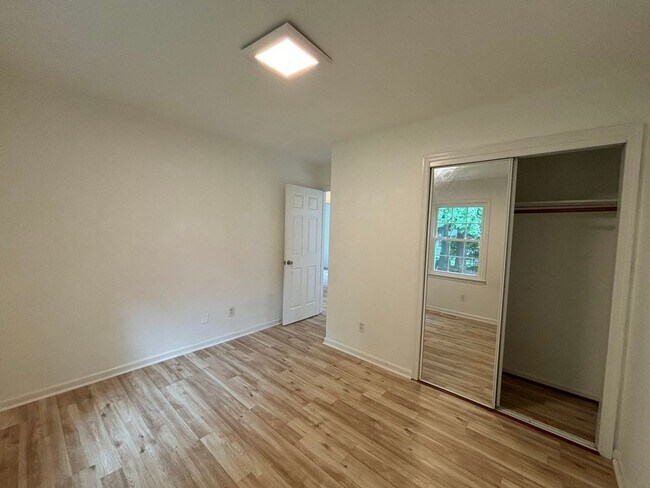 Building Photo - 163 Alva Cir
