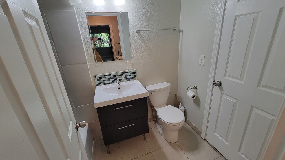 Building Photo - 3116 San Carlos Way