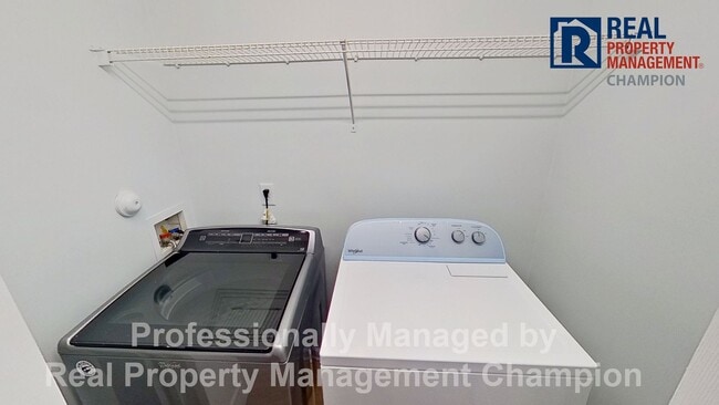 Building Photo - Cute 3 BD/2 BA Townhome Style Near UNCW